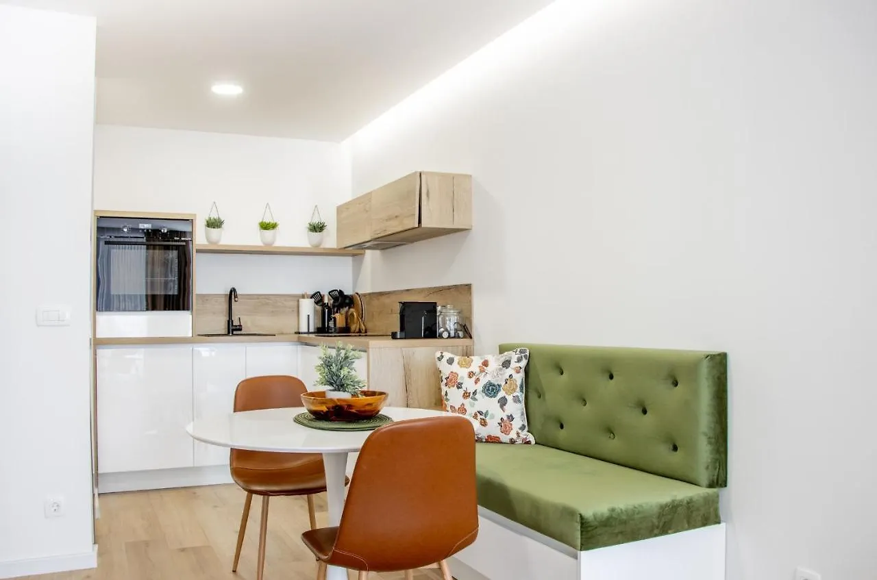 Apartment Molo With A Terrace, Garden And A Heated Pool Trogir