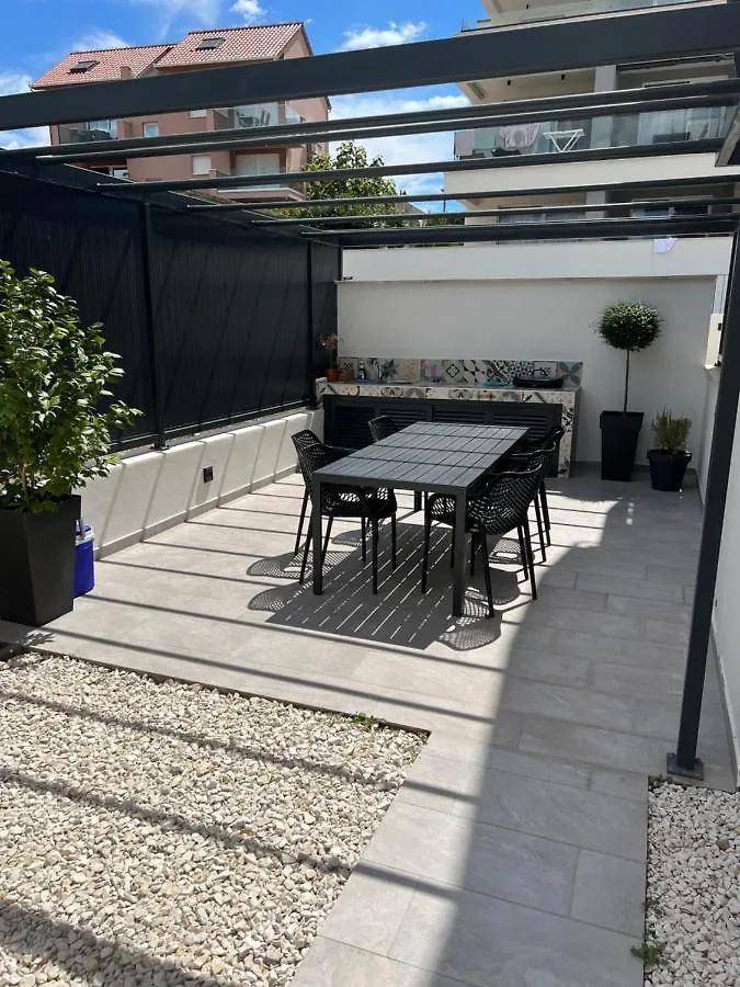 Apartment Molo With A Terrace, Garden And A Heated Pool Trogir