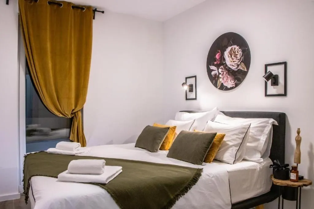 Apartment Molo With A Terrace, Garden And A Heated Pool Trogir
