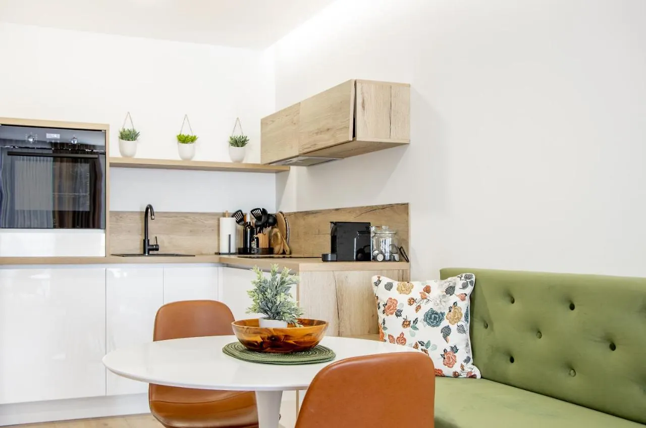 Apartment Molo With A Terrace, Garden And A Heated Pool Trogir