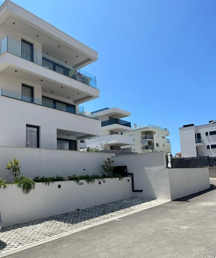 Apartment Molo With A Terrace, Garden And A Heated Pool Trogir Horvátország